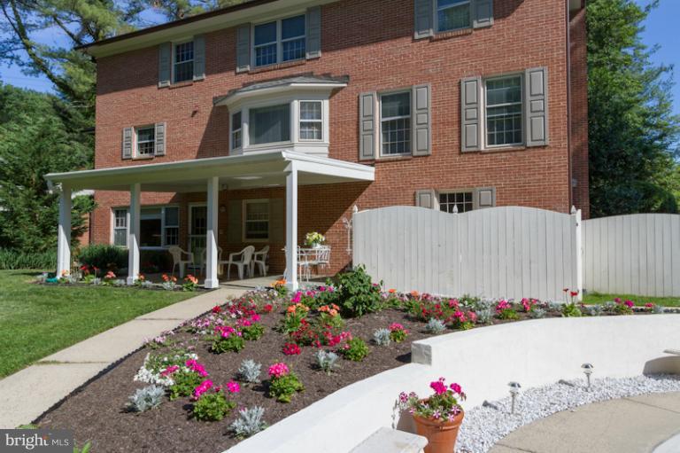 8401 Brook Road McLean, VA 22102 - Photo 9 of 28 Exterior (Rear)