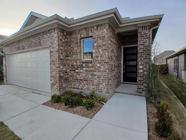 $2,700 | 600 Clover Crk Drive, McKinney, TX 75071