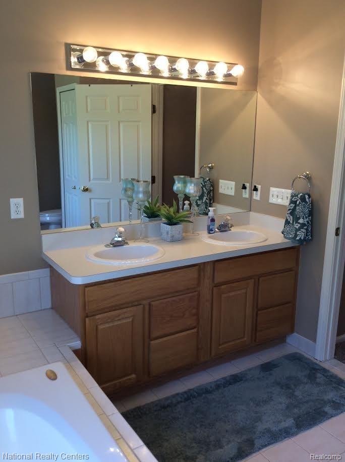8151 Eagle Road Davisburg, MI 48350 - Photo 36 of 77 master bath 2.jpg