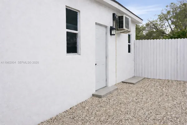 $1,650 | 2480 Northwest 96th Street, Unit B, Miami, FL 33147