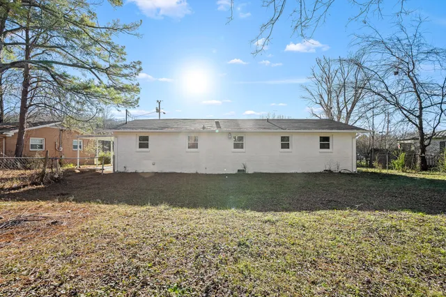 a view of a large white house