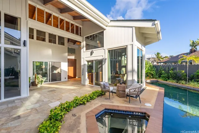 $3,225,000 | 610 Milokai Street, Kailua, HI 96734