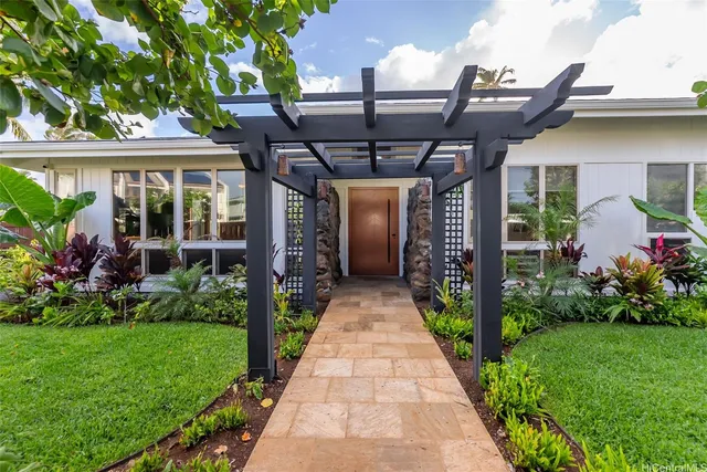 $3,225,000 | 610 Milokai Street, Kailua, HI 96734