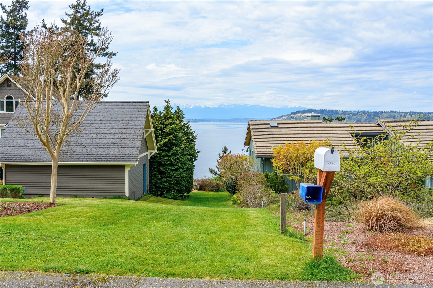 19 Sahalee Court Clinton, WA 98236 - Photo 15 of 24