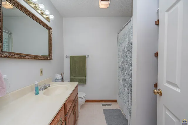 $460,000 | 15088 222 Road, Holton, KS 66436