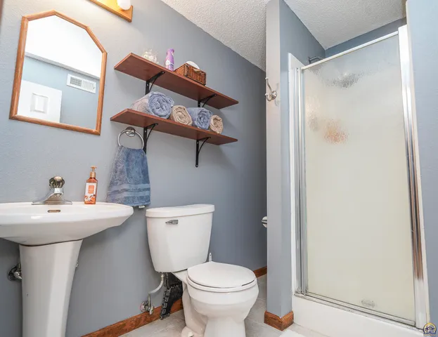 $460,000 | 15088 222 Road, Holton, KS 66436