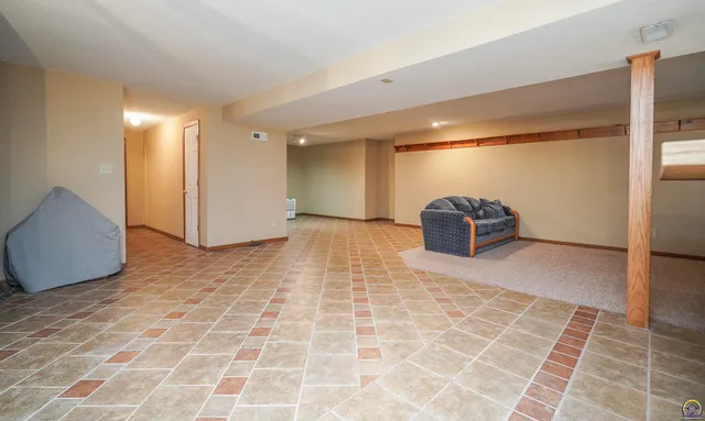 $460,000 | 15088 222 Road, Holton, KS 66436