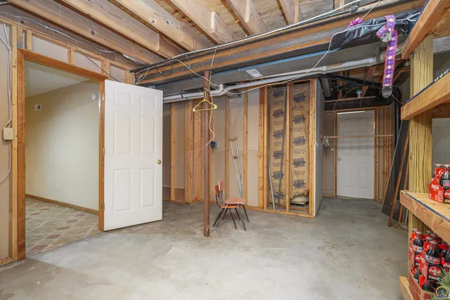 $460,000 | 15088 222 Road, Holton, KS 66436