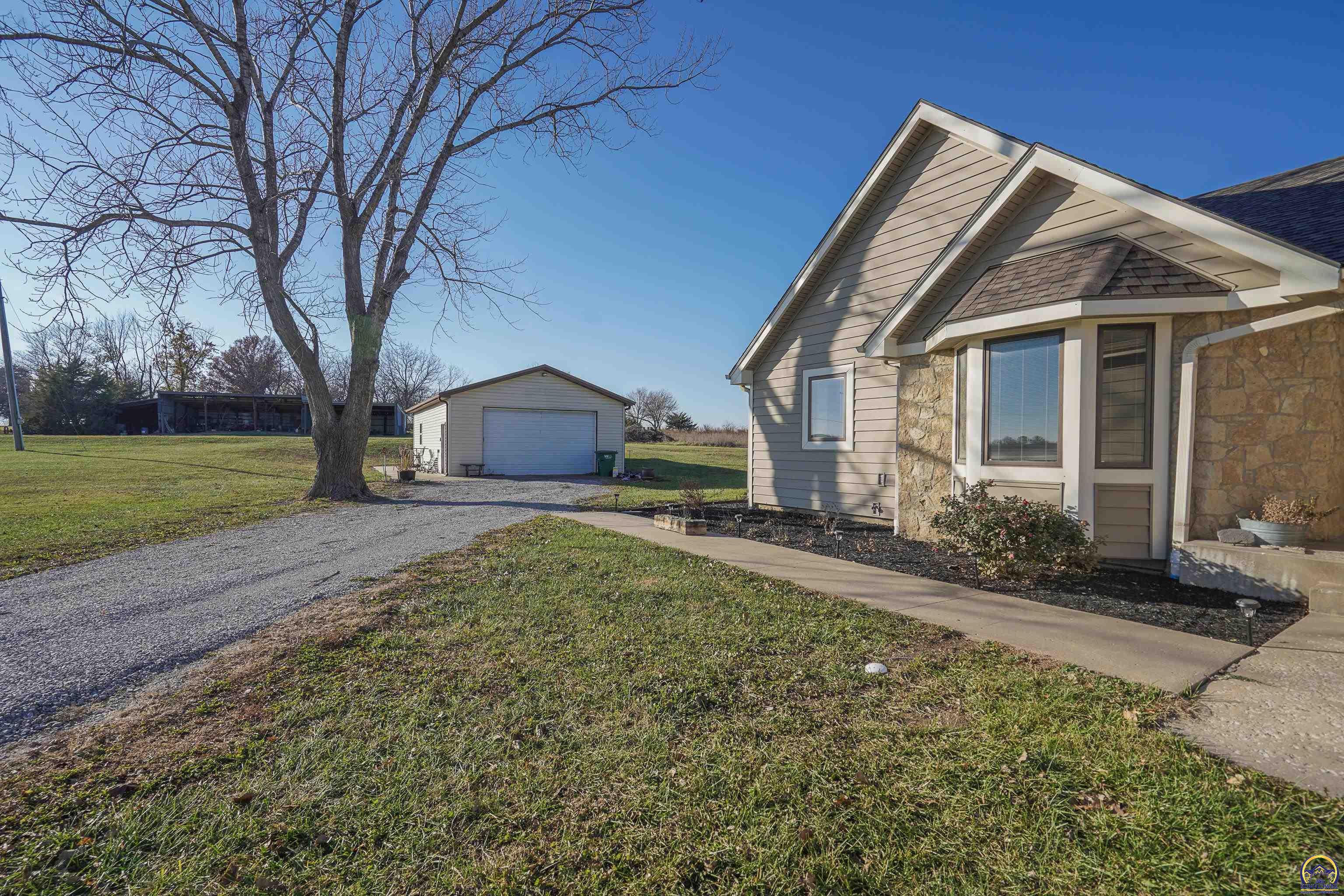 15088 222 Road Holton, KS 66436 - Photo 4 of 37