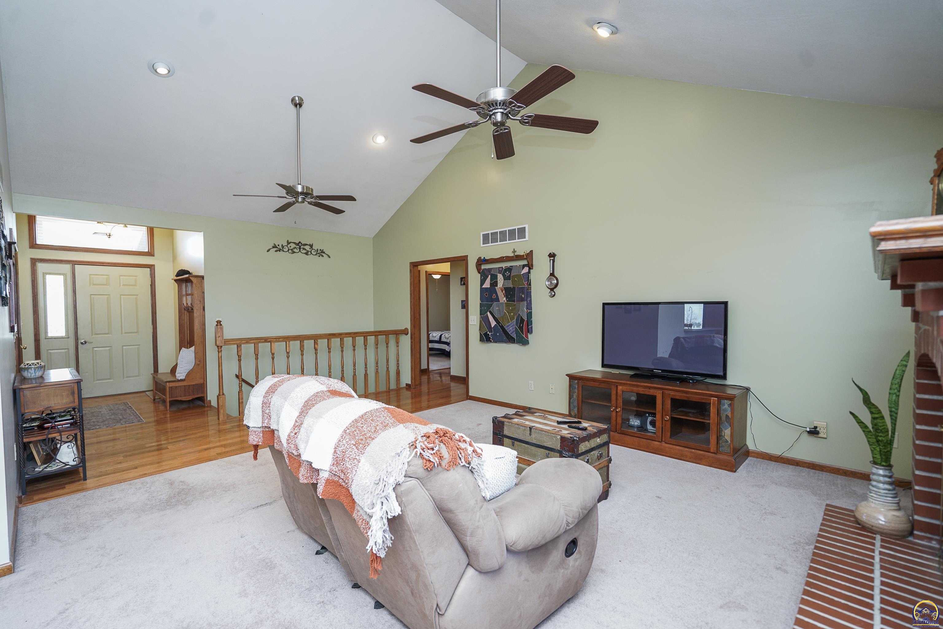 15088 222 Road Holton, KS 66436 - Photo 5 of 37