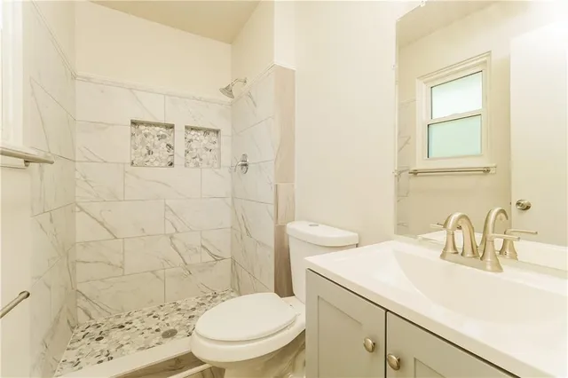 $2,125 | 1704 West Pelham Path, Raymore, MO 64083