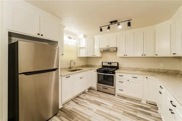 $2,125 | 1704 West Pelham Path, Raymore, MO 64083