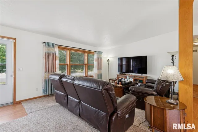 $259,000 | 1500 11th Street Northwest, Clinton, IA 52732