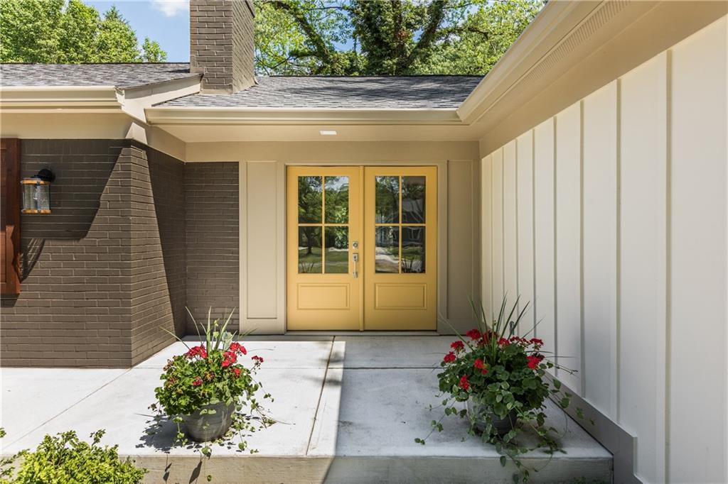 6445 Dover Road Indianapolis, IN 46220 - Photo 4 of 42 Gallery Image 4