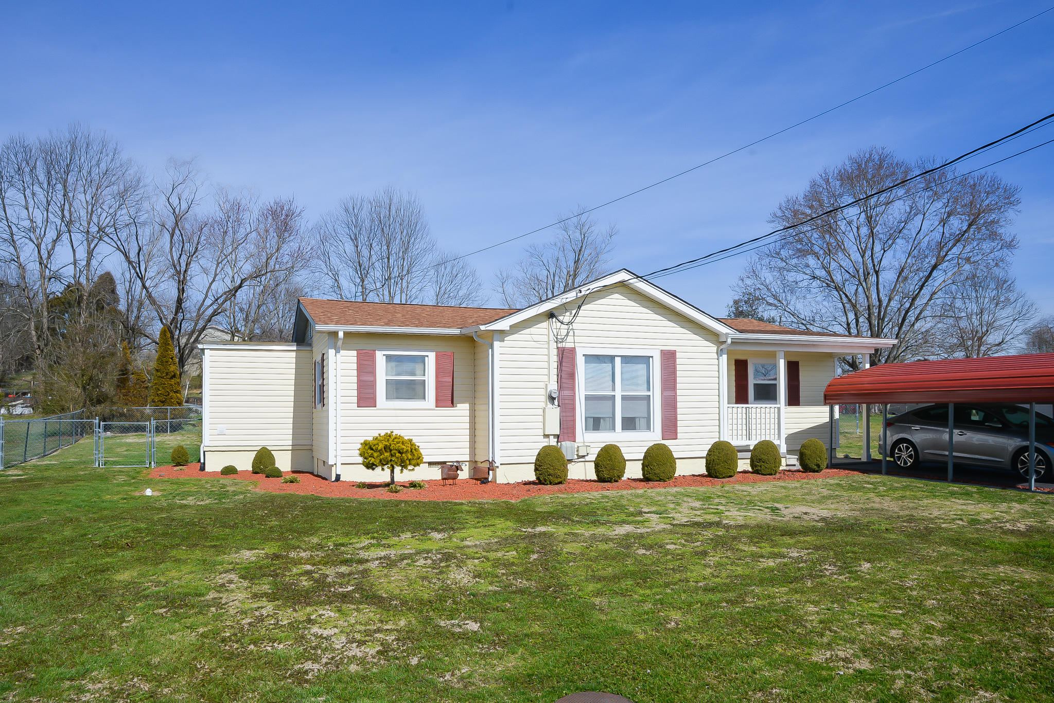 136 Cedar Road Bristol, TN 37620 - Photo 2 of 38 DSC_7517