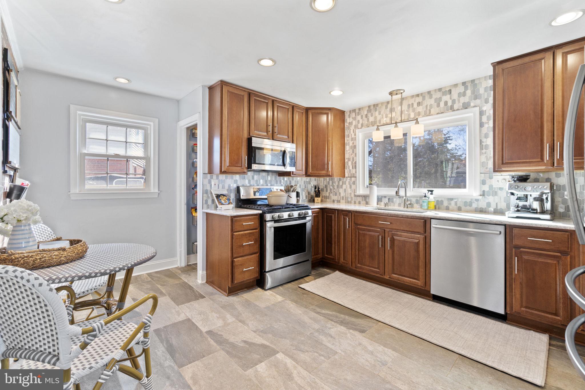 2908 Summerfield Road Falls Church, VA 22042 - Photo 6 of 22 Gallery Image 6