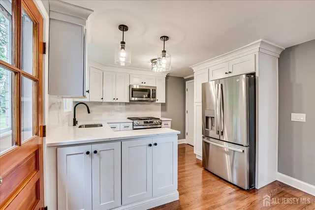 $439,999 | 32 Kate Lane, Metuchen, NJ 08840