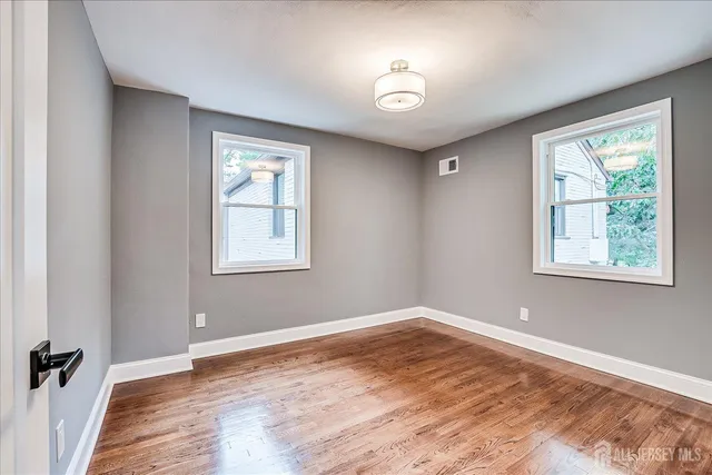 $439,999 | 32 Kate Lane, Metuchen, NJ 08840