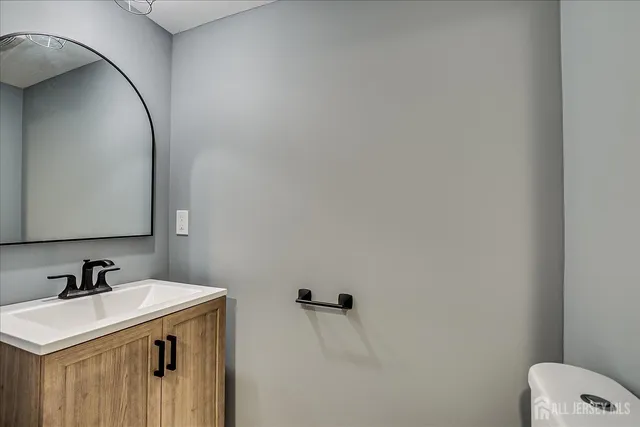 $439,999 | 32 Kate Lane, Metuchen, NJ 08840