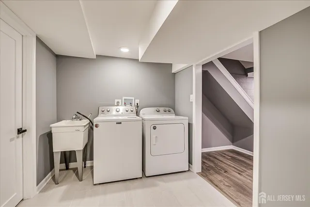 $439,999 | 32 Kate Lane, Metuchen, NJ 08840