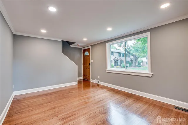 $439,999 | 32 Kate Lane, Metuchen, NJ 08840