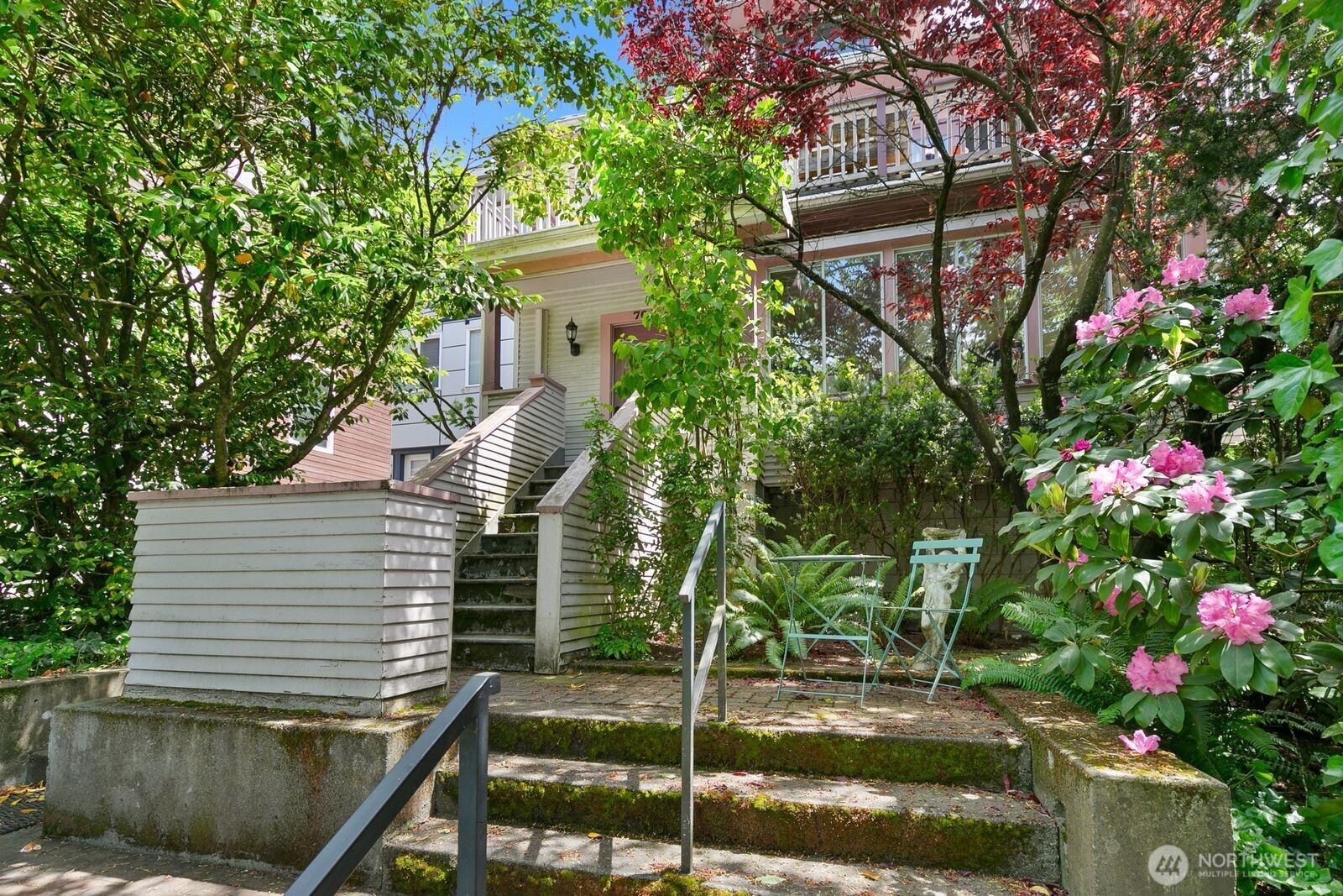 702 11th Avenue East Seattle, WA 98102 - Photo 4 of 19