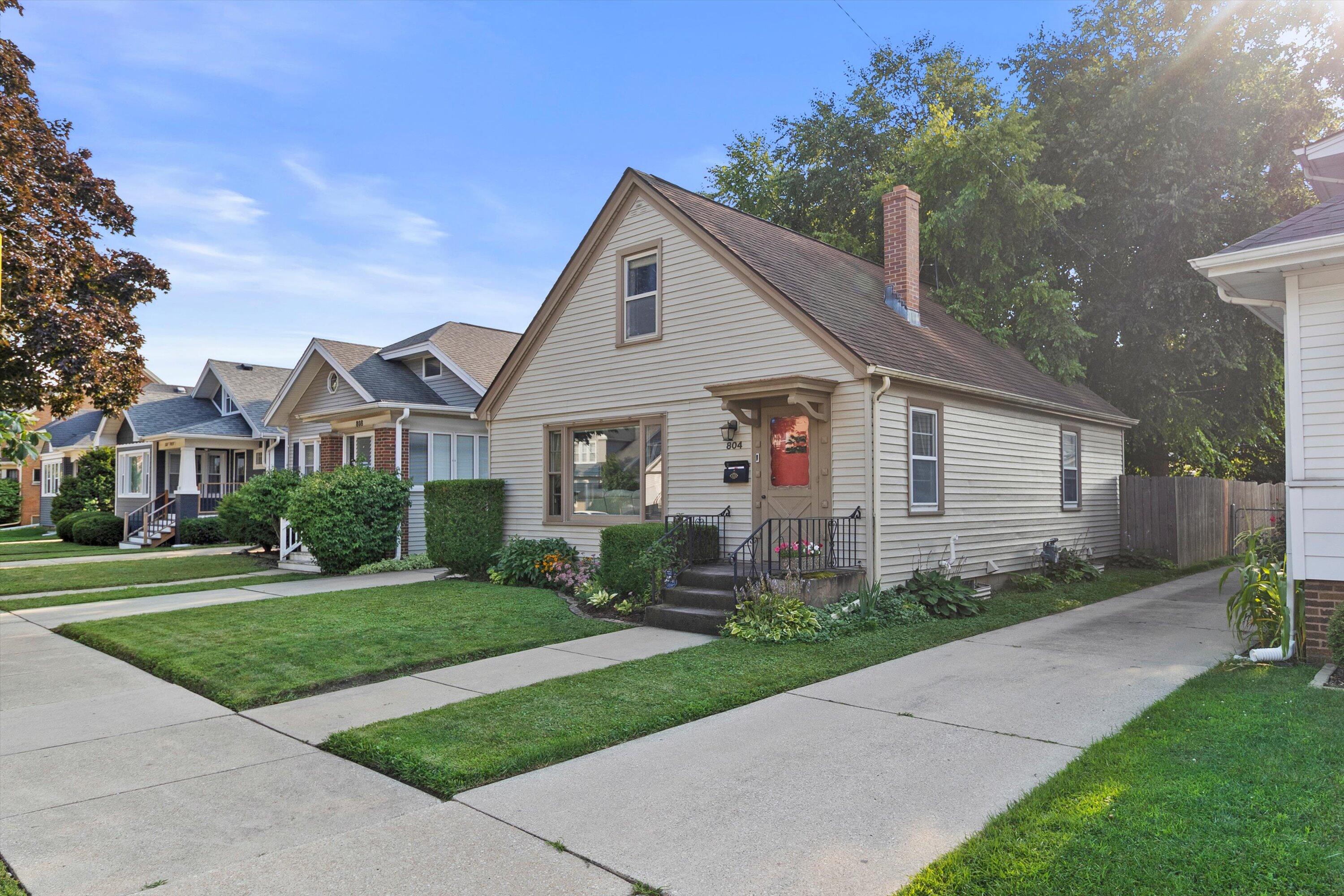 804 Cleveland Avenue Racine, WI 53405 - Photo 1 of 1 38-E6A9276