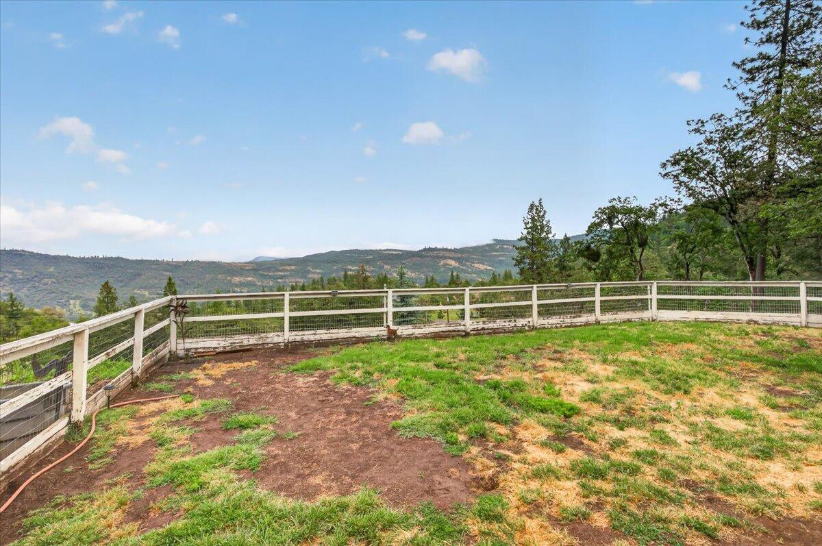 483 Wren Ridge Drive Eagle Point, OR 97524 - Photo 2 of 34 04-4
