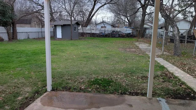 a view of a yard in front of house