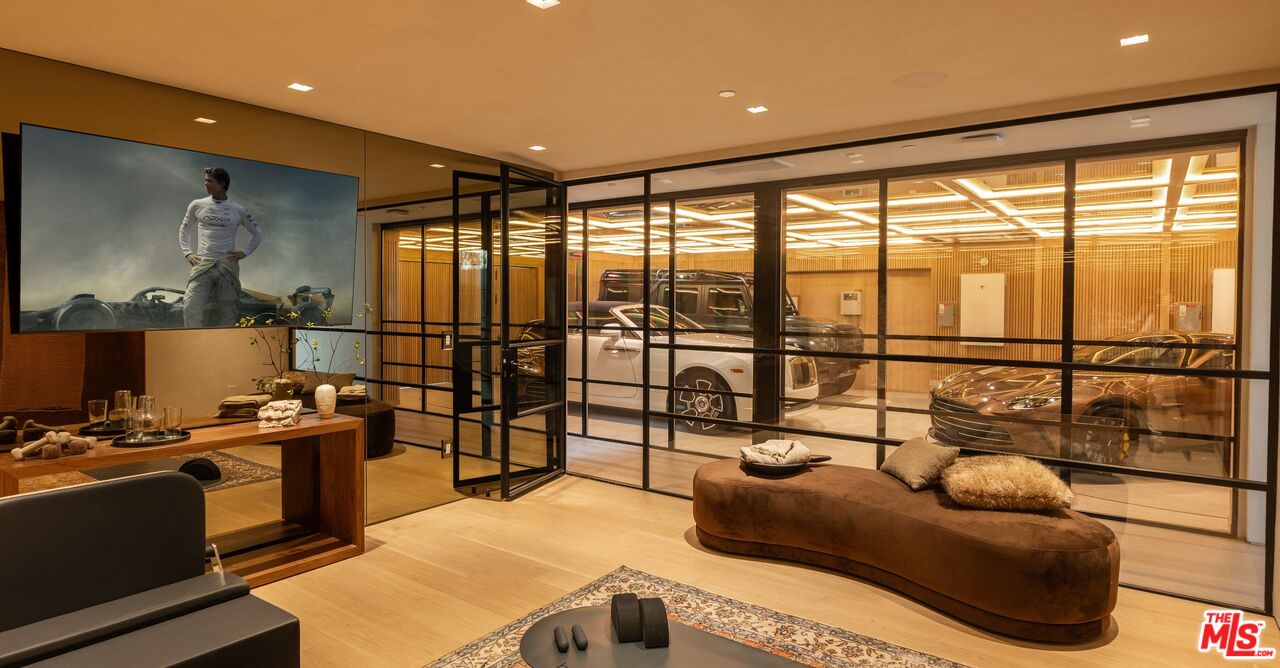 1039 Wallace Ridge Beverly Hills, CA 90210 - Photo 38 of 56 a living room with furniture