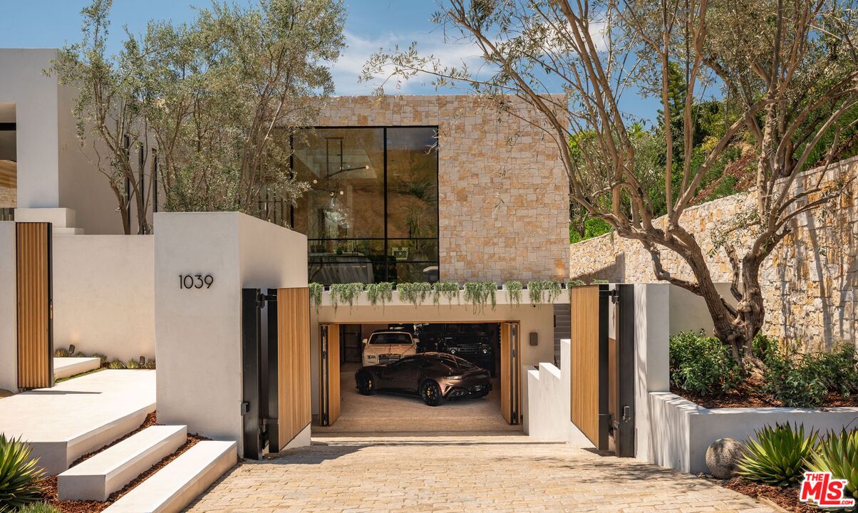 1039 Wallace Ridge Beverly Hills, CA 90210 - Photo 4 of 56 a front view of a house