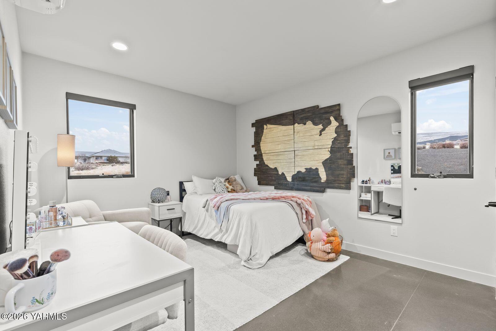 13990 Marble Road Yakima, WA 98908 - Photo 37 of 60 a bedroom with 2 bed and a window