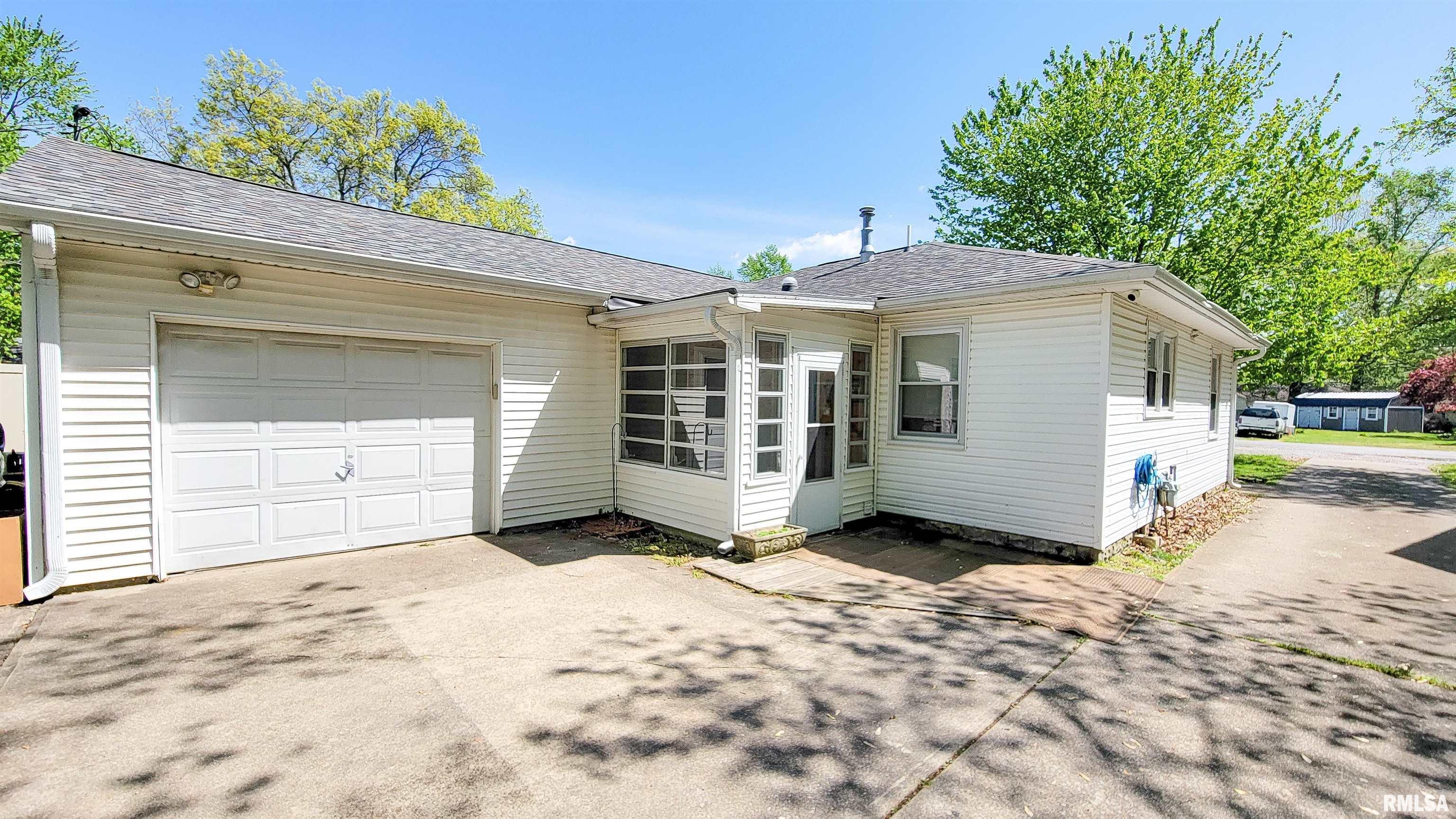 1007 Rider Street Flora, IL 62839 - Photo 2 of 73 Gallery Image 2