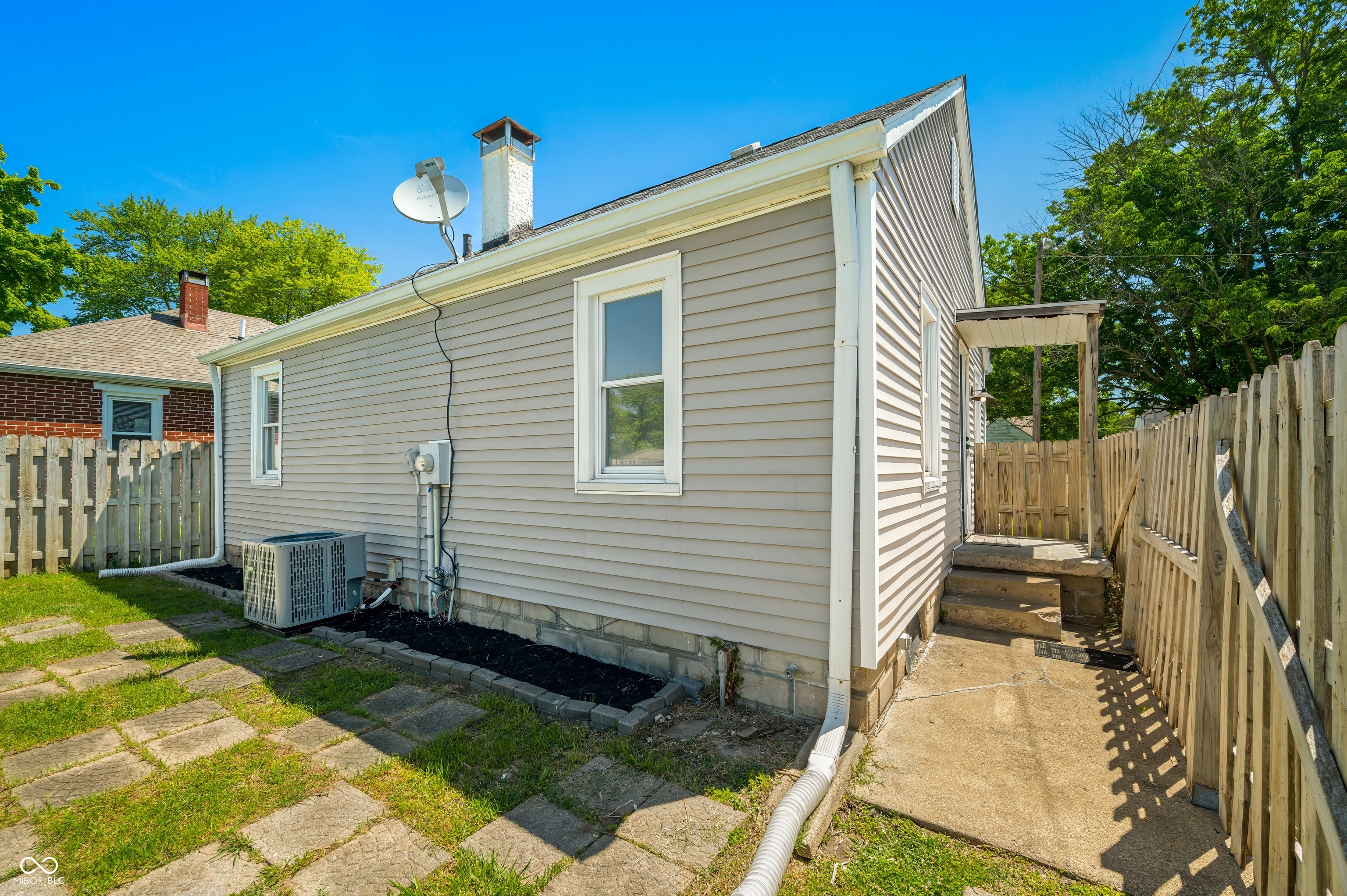2328 Maple Street Columbus, IN 47201 - Photo 12 of 34 Gallery Image 12
