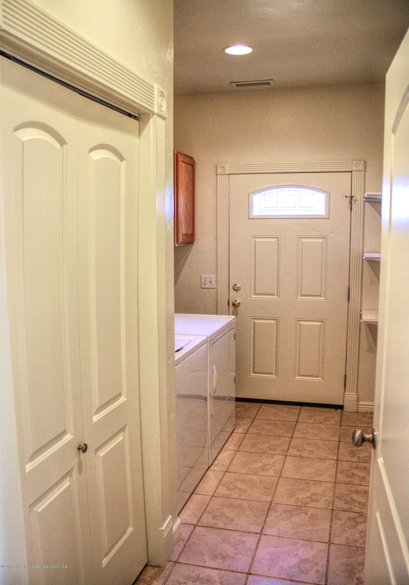 335 Rio Grande Avenue New Castle, CO 81647 - Photo 7 of 8 laundry
