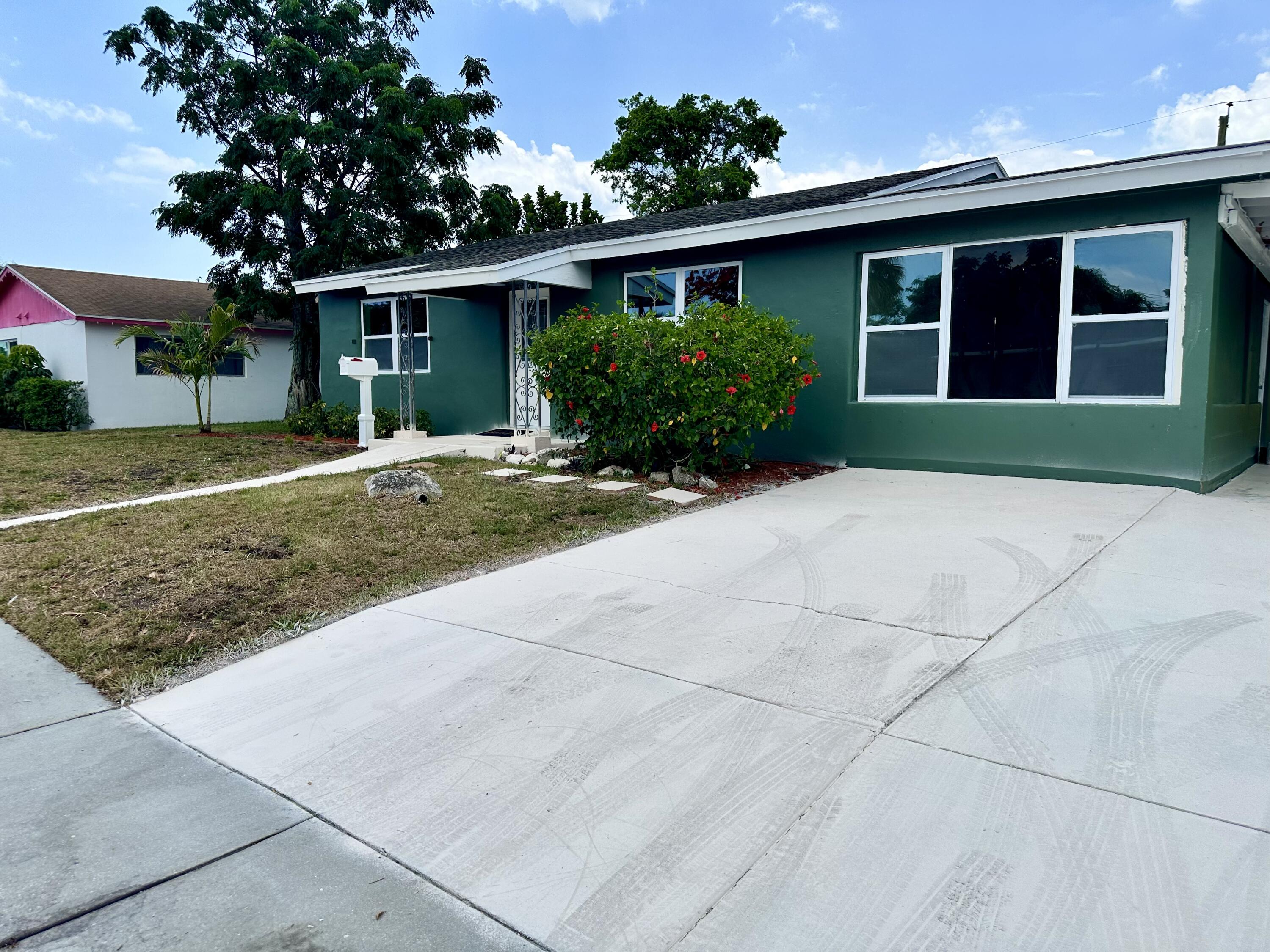 1237 West 25th Street Riviera Beach, FL 33404 - Photo 2 of 24 IMG_6344