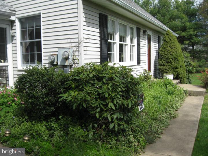 386 Auburn Road Avondale, PA 19311 - Photo 3 of 24 Gallery Image 3