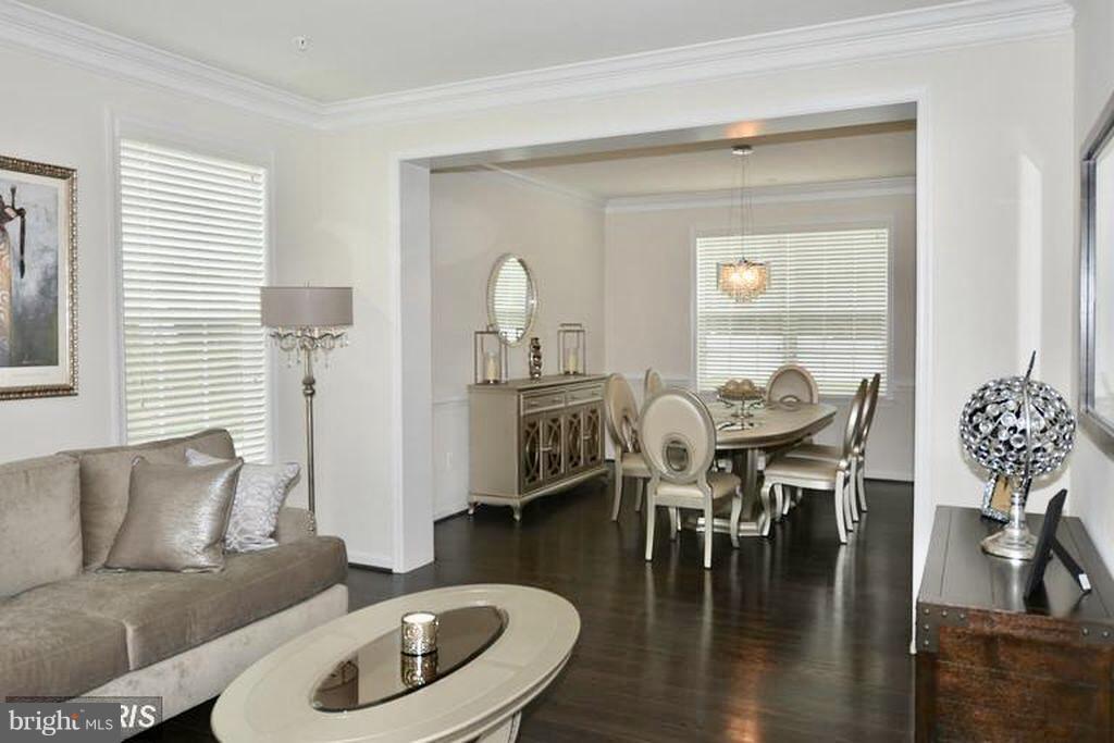 16706 Rolling Tree Road Accokeek, MD 20607 - Photo 3 of 24 Living Room
