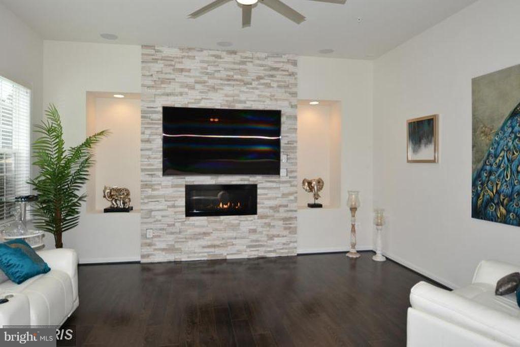 16706 Rolling Tree Road Accokeek, MD 20607 - Photo 6 of 24 Family Room