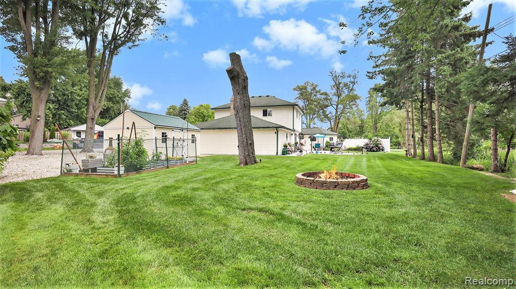 8635 North Eston Road Clarkston, MI 48348 - Photo 29 of 46
