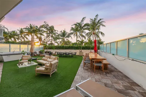 $1,950,000 | 2001 Meridian Avenue, Unit 307, Miami Beach, FL 33139