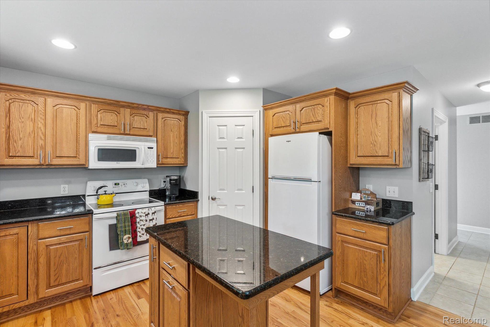 6323 Cohoctah Road Fenton, MI 48430 - Photo 13 of 38 Gallery Image 13