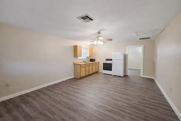 $850 | 6107 Williams Road, Unit E, Crosby, TX 77532