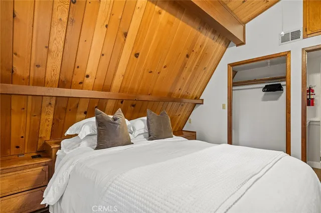 $380,000 | 533 West Victoria Court, Lake Arrowhead, CA 92352