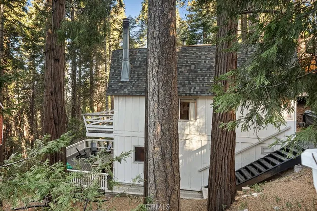 $380,000 | 533 West Victoria Court, Lake Arrowhead, CA 92352