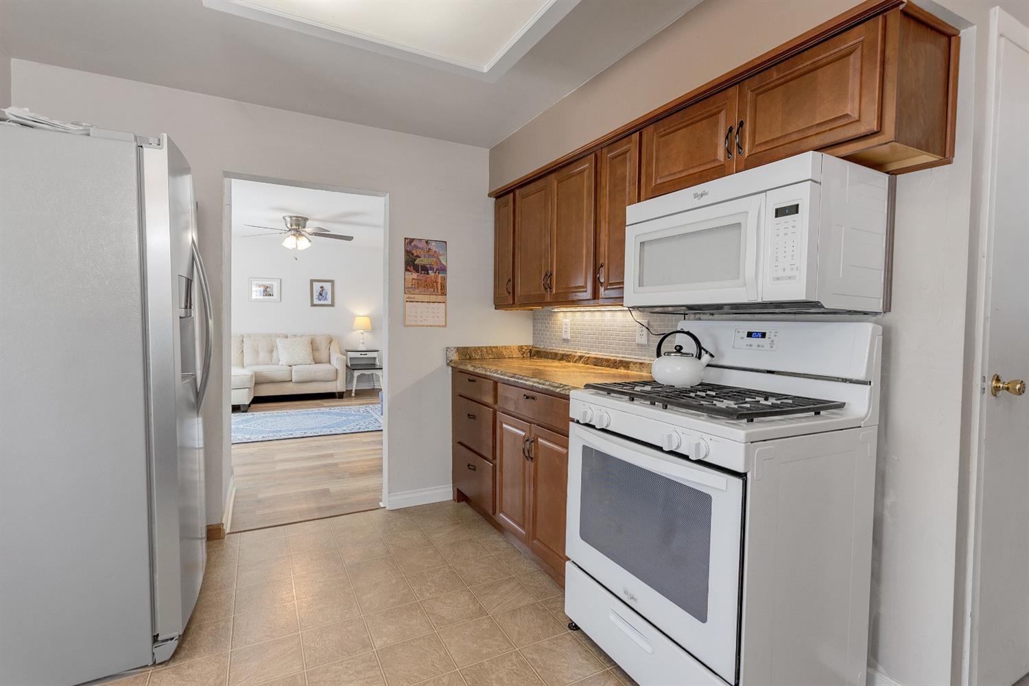 820 Crestbrook Road Medford, OR 97504 - Photo 9 of 34 Appliances stay Home Warranty Included