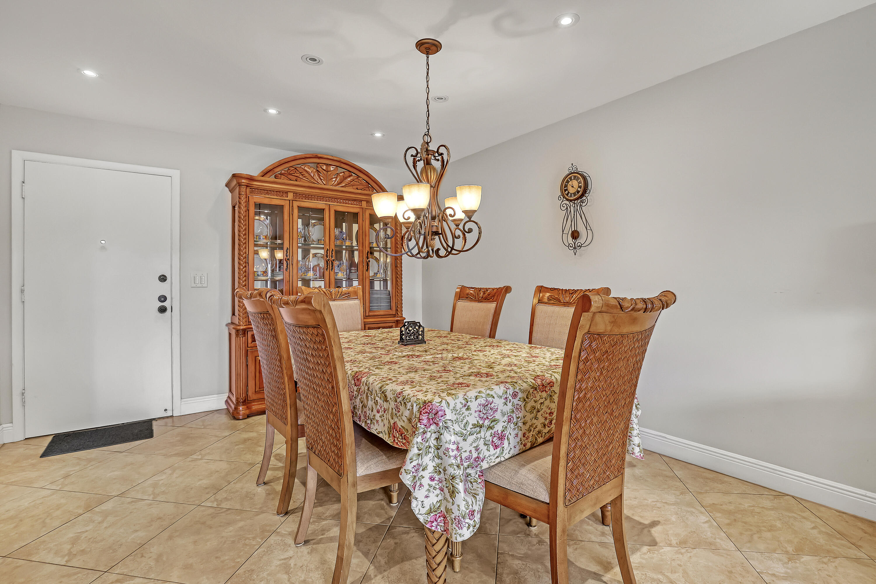 504 Davis Road, Unit 96 Palm Springs, FL 33461 - Photo 9 of 25 Dining area