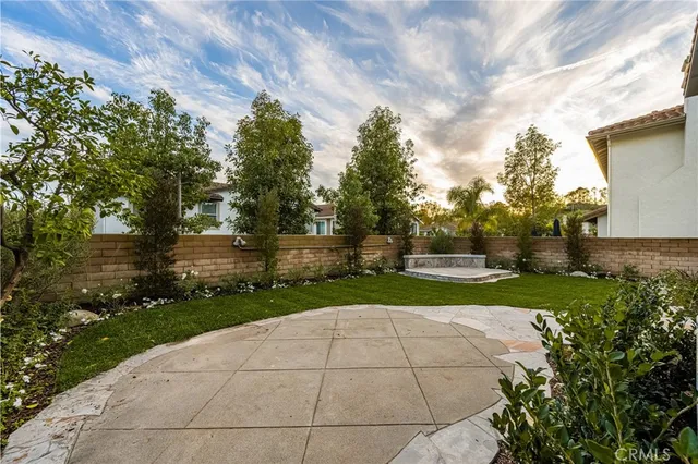 a view of a park and entertaining space