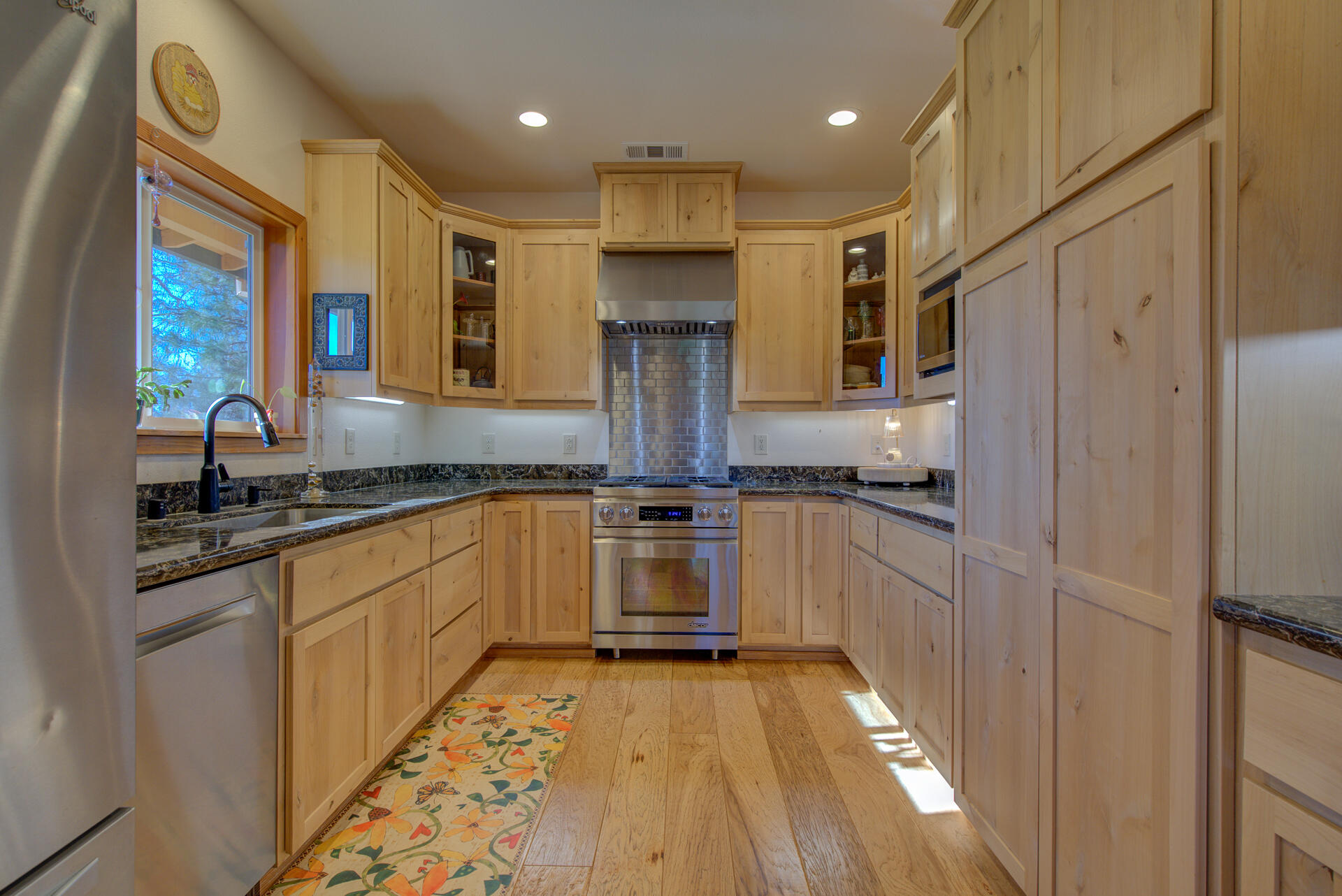 13575 English Way Oak Run, CA 96069 - Photo 20 of 56 a kitchen with stainless steel appliances granite countertop a refrigerator and a sink