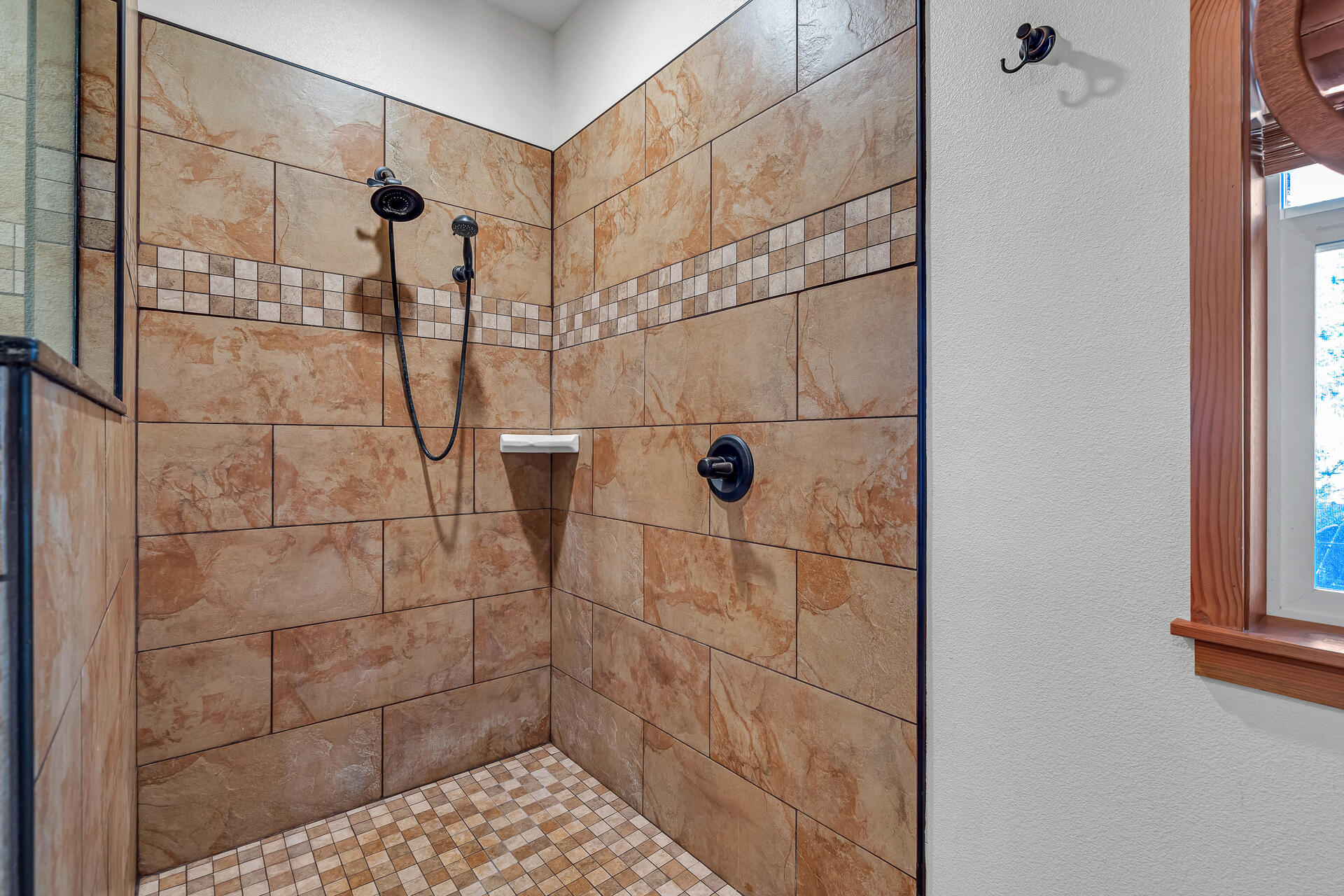 13575 English Way Oak Run, CA 96069 - Photo 26 of 56 Custom Shower